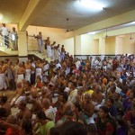 Devotees listening to the Jagadguru's Anugraha Bhashanam