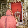 After the Jagadgurus had Darshan at the shrines of Goddess Sharadamba, Mahaganapati, Lord Bala Subrahmanya and Sri Adi Shankaracharya, they graced a public function organised on the occasion