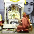 Sri Mahasannidhanam performing the nightly Sharada Chandramoulishwara Puja