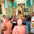 Upon arrival the Jagadgurus had Darshan at the Goddess Seethalakshmi Temple