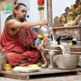 Later that evening, Sri Sannidhanam performed the Chandramoulishwara Puja in the Thiru Kalyana Mandapam in the Meenakshi temple