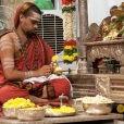 Later that evening, Sri Sannidhanam performed the Chandramoulishwara Puja in the Thiru Kalyana Mandapam in the Meenakshi temple